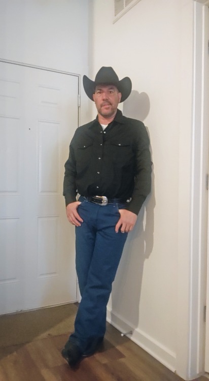 Luckycookie637's tweet photo. I can't decide which hat looks better. Wadda y'all think? https://t.co/OTa0FbN1Vu