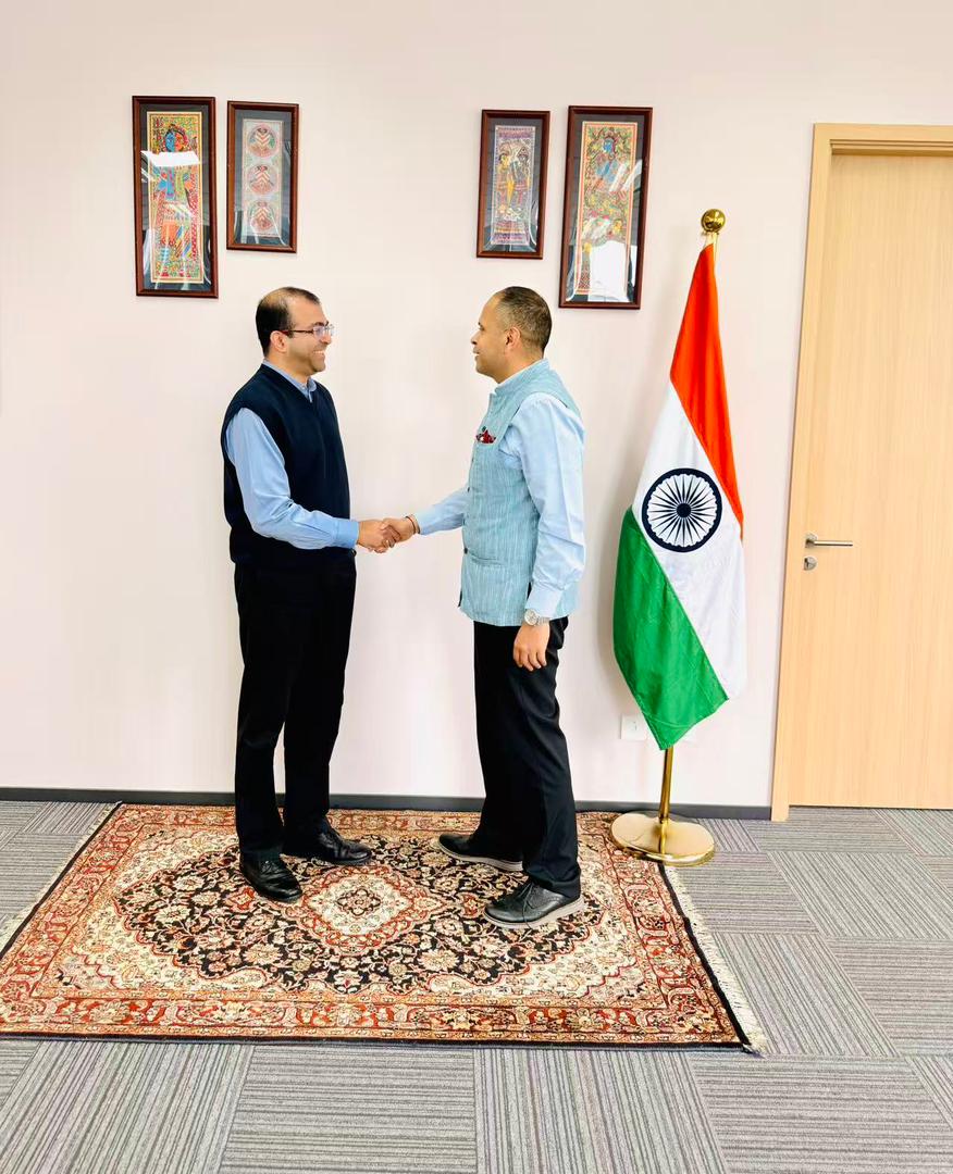 IndiaInShanghai's tweet image. #FoodSecurity #EnergySecurity #GreenDevelopment 🇮🇳🤝🌍

CG @PratikMathur1 today met Shri Himanshu Chaturvedi, Regional Head of @OlamAgri_, a global leader in agri-commodities. 🌾

➡️ They had a productive discussion focused on strengthening collaboration in sustainable
