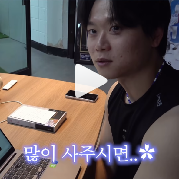 님들 저기 자기절제론 저 책에 띠지 보임요???? 저거 승규 아님????? 박승규 띠지에도 진출함???? ㅁㅊ 스타다 스타