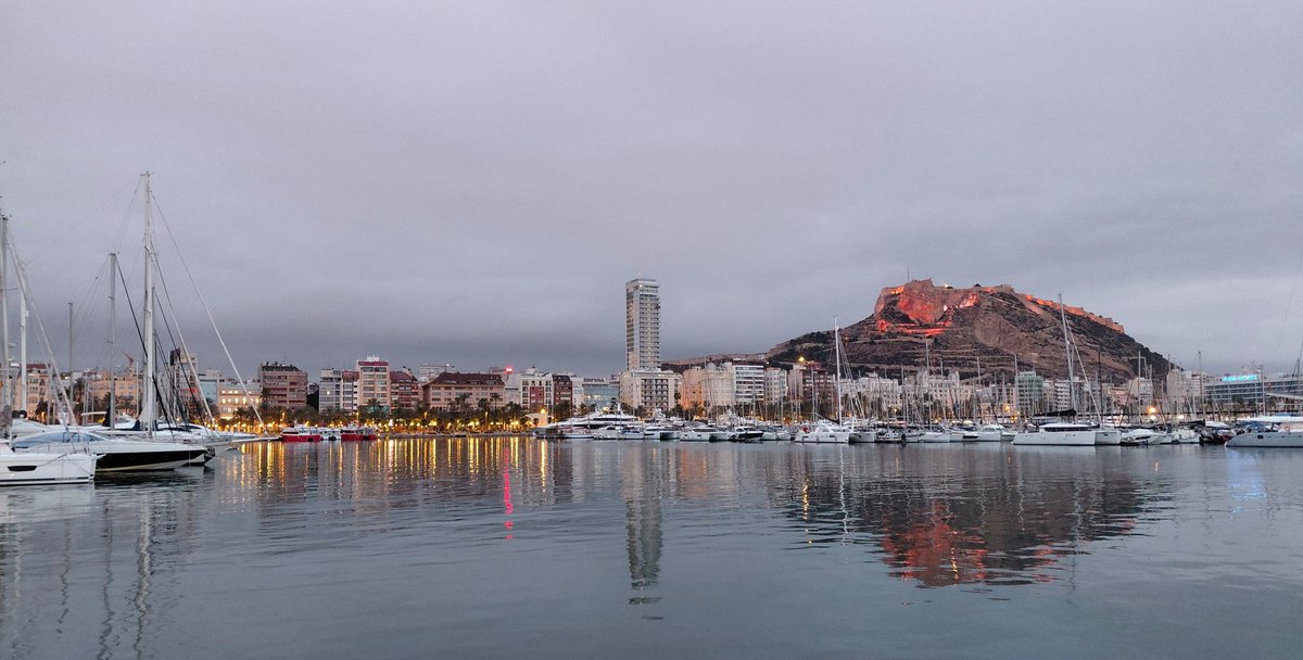 AntonioEfe73's tweet photo. feliz lunes...
#Alicante #amanecer #castillodesantabarbara https://t.co/OSGVznJxKQ