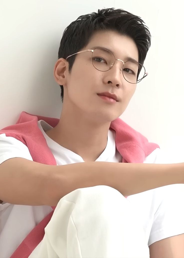 bokdeongori17's tweet image. D-243 ✨️
有很多话还没有说
到现在没法说~♥︎
#wonwoo #원우