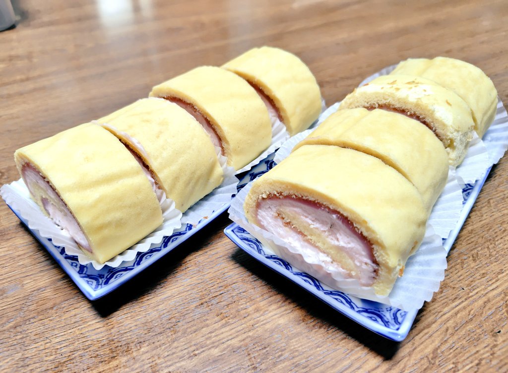 pan_make's tweet photo. ロールケーキ作った😊
写真じゃわかりにくいけど
失敗した😣

#お菓子作り
#ロールケーキ https://t.co/KZEM2fo2Cn