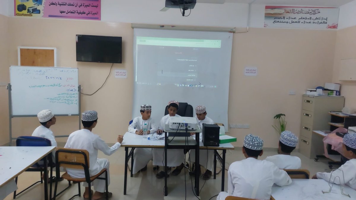 EduGovSsq5237's tweet photo. نظّمت جماعة مصادر التعلّم مسابقة ثقافية لطلبة الصف السابع، بإشراف الأستاذ حمد الساعدي، وسط أجواء من التفاعل والحماس، حيث هدفت المسابقة إلى تعزيز المعرفة وتنمية روح التنافس الإيجابي بين الطلبة. https://t.co/nV58YYMpNP