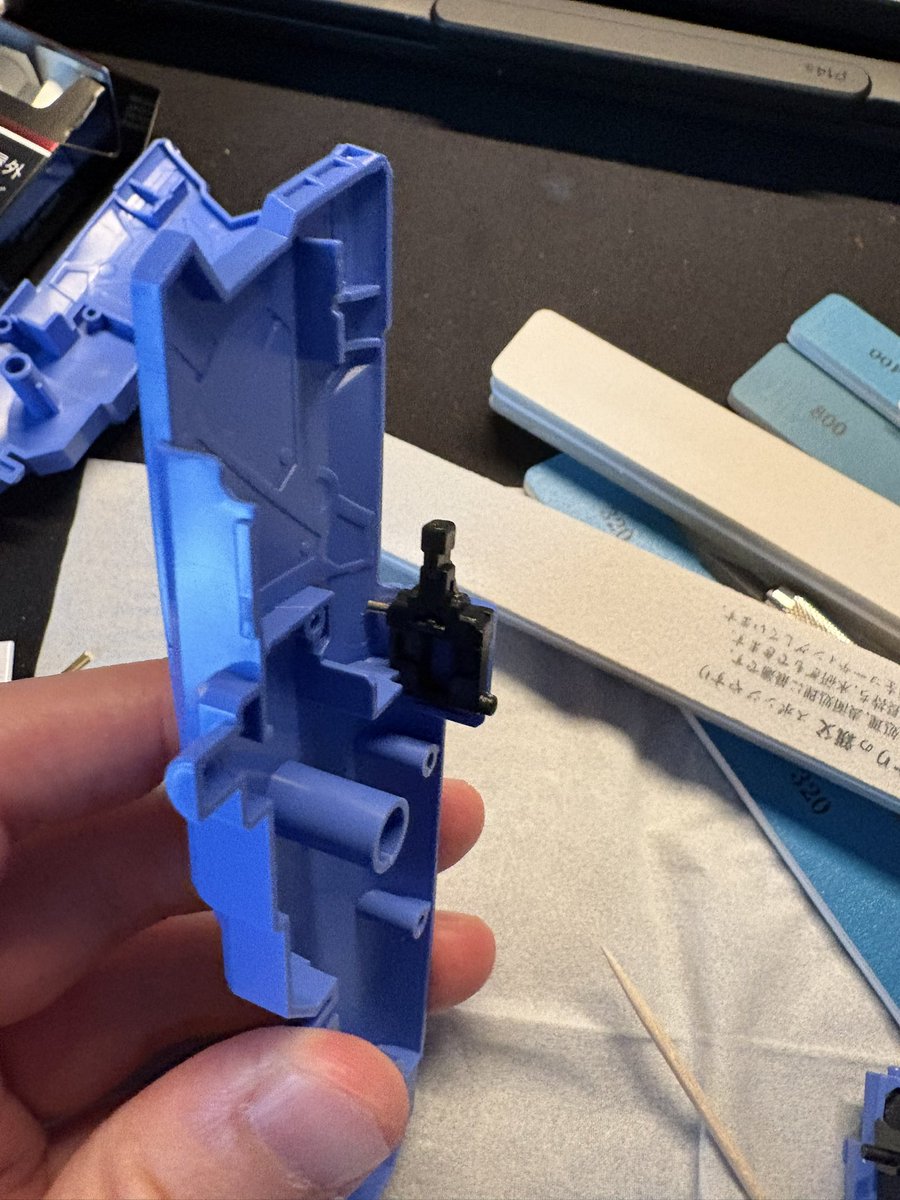 ApexHamady's tweet photo. mg EX-Sのプロペラント
真鍮線で引っ掛け作ると簡単に強度補強できるのでおすすめ
#ガンプラ https://t.co/UQoEoNguOP