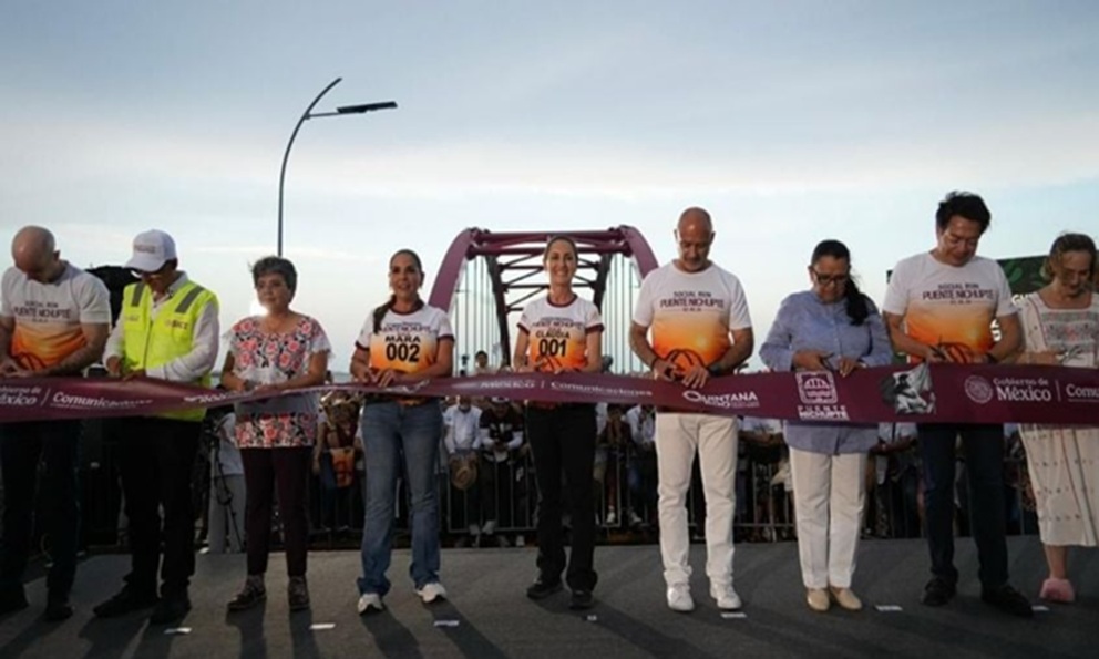 Planoinforma's tweet image. 🌉🚗 La presidenta Claudia Sheinbaum inauguró el puente vehicular Nichupté en Cancún
📏 Tiene una longitud de 11.2 km
⏱️ Reduce traslados de más de 2 horas a solo 10 minutos
🚴 Incluye tres carriles y ciclovía bidireccional

Nota completa: tinyurl.com/422jr63c
#Nacionales