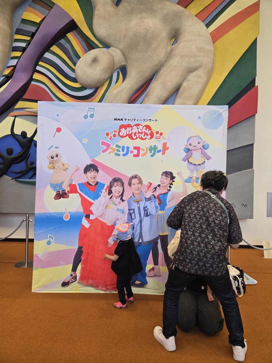 ATOM03151's tweet photo. ついにファミコン来た（下の子にファンキャップをつけてるの図） https://t.co/4HXshJZA2V