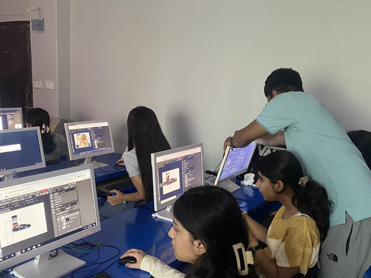 Inovexmediatech's tweet photo. Day 2 of our 5-day 𝐆𝐫𝐚𝐩𝐡𝐢𝐜 𝐃𝐞𝐬𝐢𝐠𝐧 &amp; 𝐀𝐈 𝐏𝐫𝐨𝐦𝐩𝐭 𝐄𝐧𝐠𝐢𝐧𝐞𝐞𝐫𝐢𝐧𝐠 𝐖𝐨𝐫𝐤𝐬𝐡𝐨𝐩 𝐚𝐭 𝐏𝐚𝐫𝐚𝐦𝐨𝐮𝐧𝐭 𝐁𝐨𝐚𝐫𝐝𝐢𝐧𝐠 𝐇𝐢𝐠𝐡𝐞𝐫 𝐒𝐞𝐜𝐨𝐧𝐝𝐚𝐫𝐲 𝐒𝐜𝐡𝐨𝐨𝐥 is officially in the books! https://t.co/yErBQCsKrO