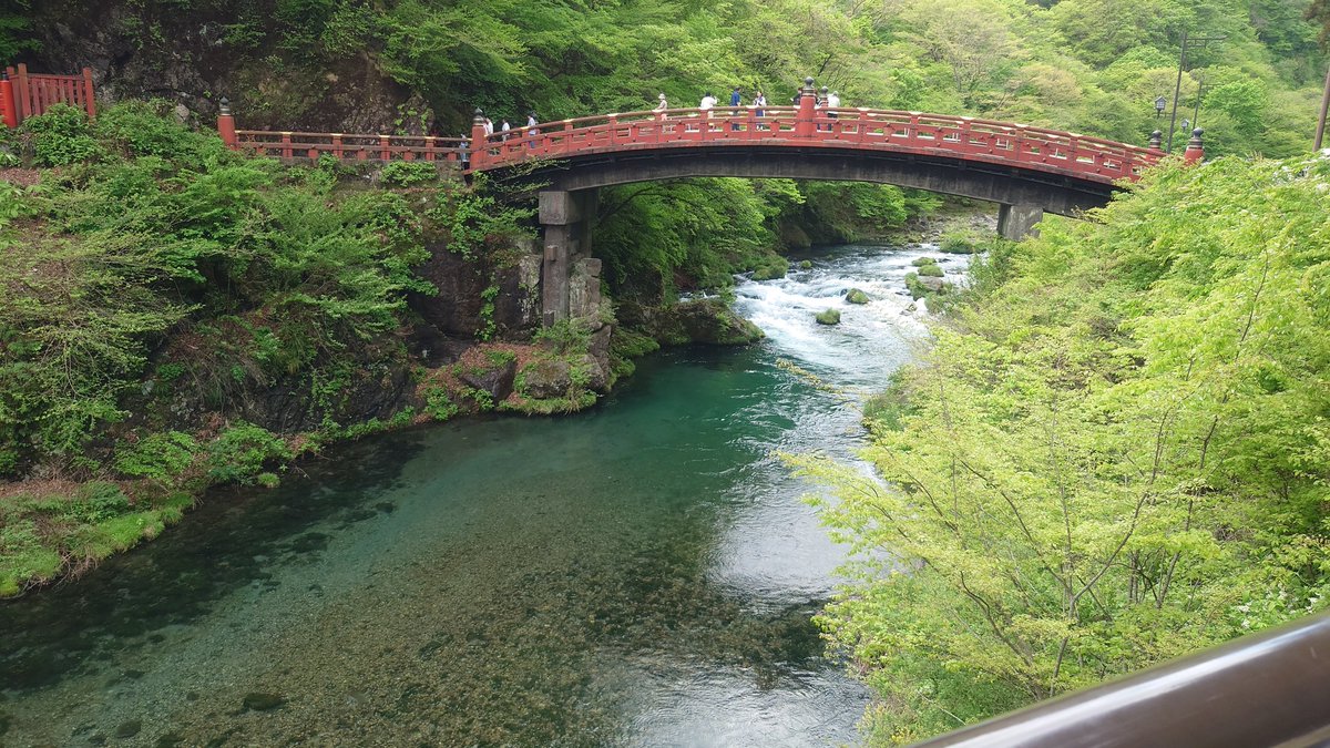 家族旅行で日光に来ています。
参道入口でのガチャ結果です
（間違えてキャラ回した）