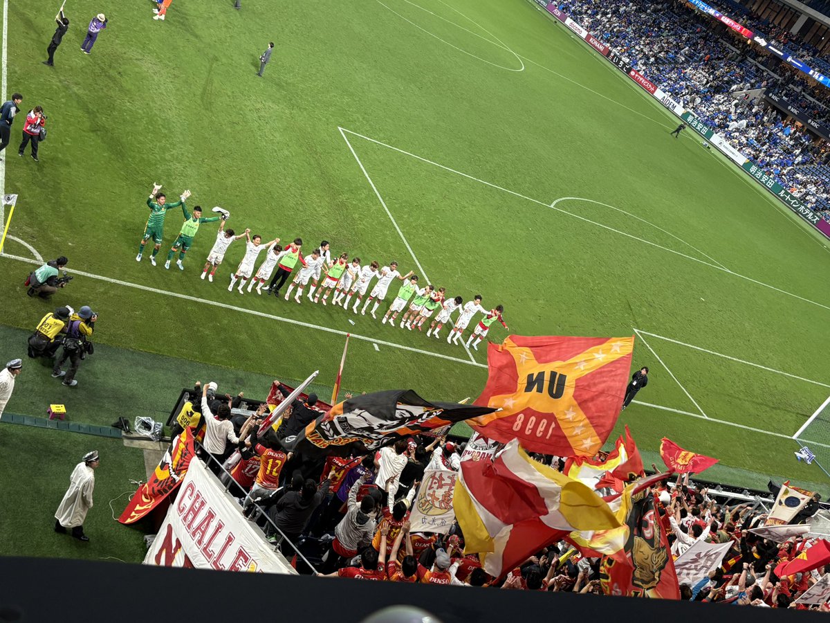 gratane758's tweet photo. 超ターンオーバーで勝てた、と思われていると思いますが、全員の気持ちが乗った最高の試合でした。試合終了のホイッスルと共に泣きそうでした。まだまだ伸び代しかないよ、グランパス。そして、相当な悪天候でしたが、それでもピースタは最高でした。
#名古屋グランパス #grampus https://t.co/EYx4B5jMr5