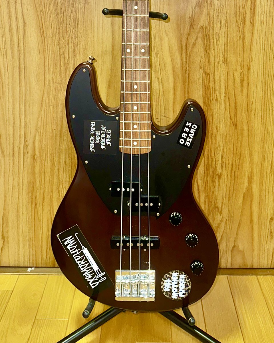 mstk_A_exn's tweet image. BABY ACTION(FROM "GIGS" CASE OF BOØWY／BOØWY) youtu.be/0iJity4hSgM?si… @YouTubeより

#bass #basscover #ベース #ベースカバー #rock #oneshot #一発撮り #greco  #松井恒松 #BOØWY #氷室京介 #布袋寅泰 #高橋まこと #デジタル機器によるアナログ録画