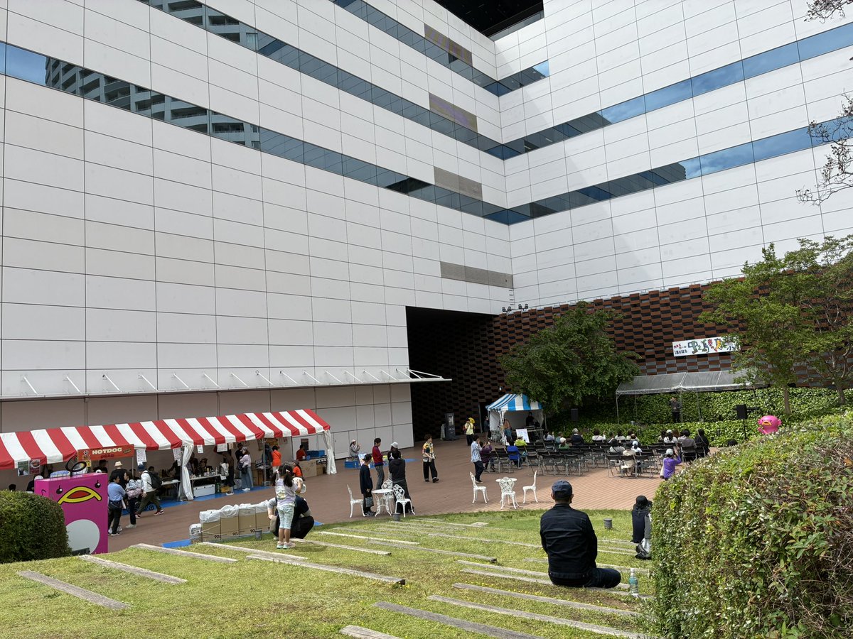 stageplus2007's tweet photo. 今年も中之島春の文化祭、Bブロックの整理券待ち https://t.co/Pvw8QR3xcZ