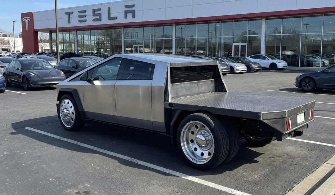 GRJ79K's tweet image. Flatbeds usually look pretty cool though. 😁

#Tesla #Cybertruck