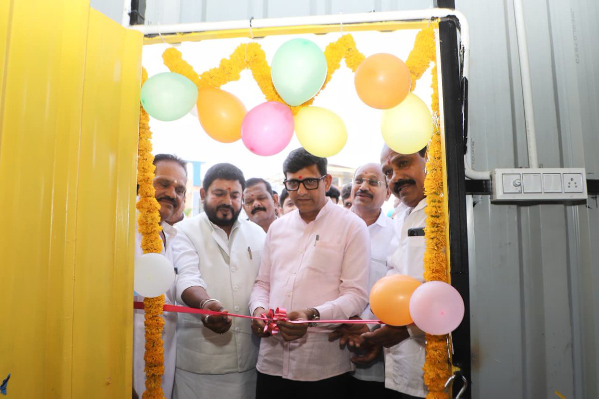 advpushyamitra's tweet photo. आज स्वच्छ शहर जोड़ी (SSJ) के अंतर्गत देपालपुर में आयोजित कार्यक्रम में शामिल हुआ।

शहर की स्वच्छता व्यवस्थाओं का निरीक्षण, RRR सेंटर का अवलोकन, ट्रेंचिंग ग्राउंड की समीक्षा एवं नागरिकों के साथ स्वच्छता संवाद के माध्यम से जनभागीदारी को और मजबूत करने का प्रयास किया।

इंदौर की स्वच्छता मॉडल को साझा करते हुए देपालपुर के साथ मिलकर बेहतर व्यवस्थाओं की दिशा में एक सार्थक पहल।