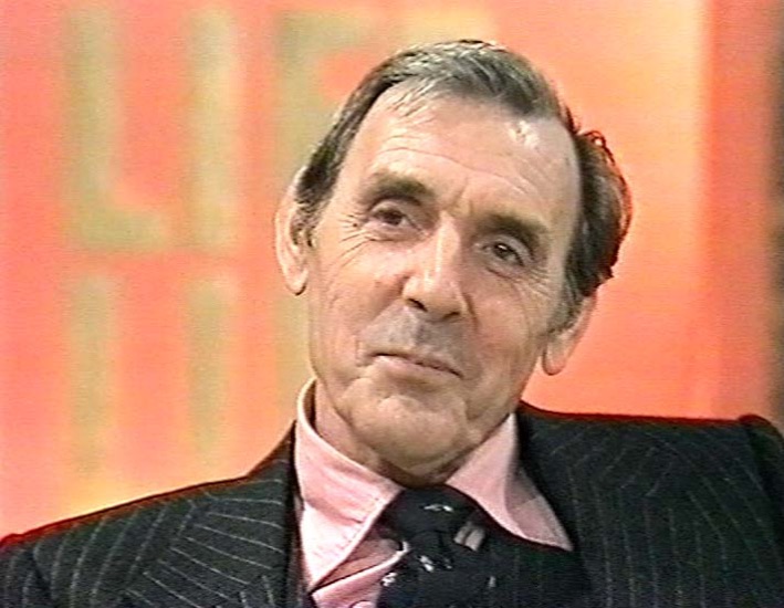 daveainsworth63's tweet photo. Remembering the brilliant English comedy writer, actor and comedian Eric Sykes who was born on this day in 1923. He died in 2012. #EricSykes #Sykes #TheGoonShow #MomteCarloOrBust #ThePlank #TheatreOfBlood #Rhubarb #TheBoysInBlue #Shalako #TheBargee #HeavrnsAbove #KillOrCure https://t.co/ralGTWIGtK