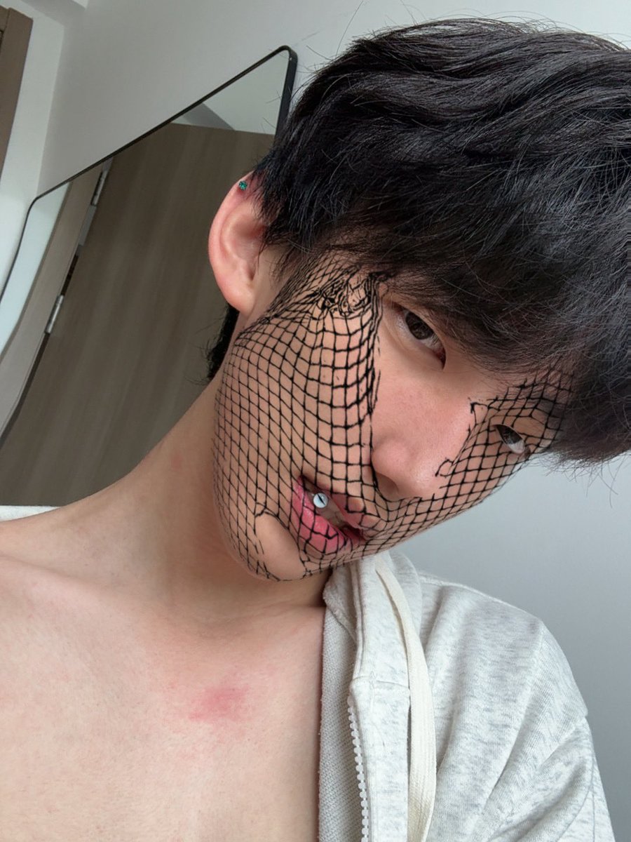再封我号试试呢。 tweet media