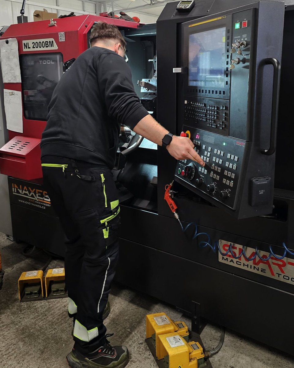 cncinaxes's tweet photo. 🛠️ Náš servis v akci!
SMART NL2000BM pod dohledem našich techniků. Garanční prohlídky, kontrola, proměření i výměna opotřebených dílů – i po záruce ✅

https://t.co/Kn5fQYYRTQ

#SMARTNL2000BM #SMARTMachineTool #CNCservis #Servis24 #GarančníProhlídka #CNCsoustruh #Strojirenstvi https://t.co/q4Mb1SfulZ