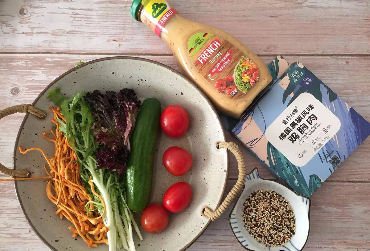 vln60's tweet image. Swap junk for joy!  Grilled chicken + quinoa + roasted veggies = protein-packed, fiber-loaded fuel to crush cravings u0026 hit your goals. Easy, flavorful, actually satisfying. #FitMeals #CleanEating
