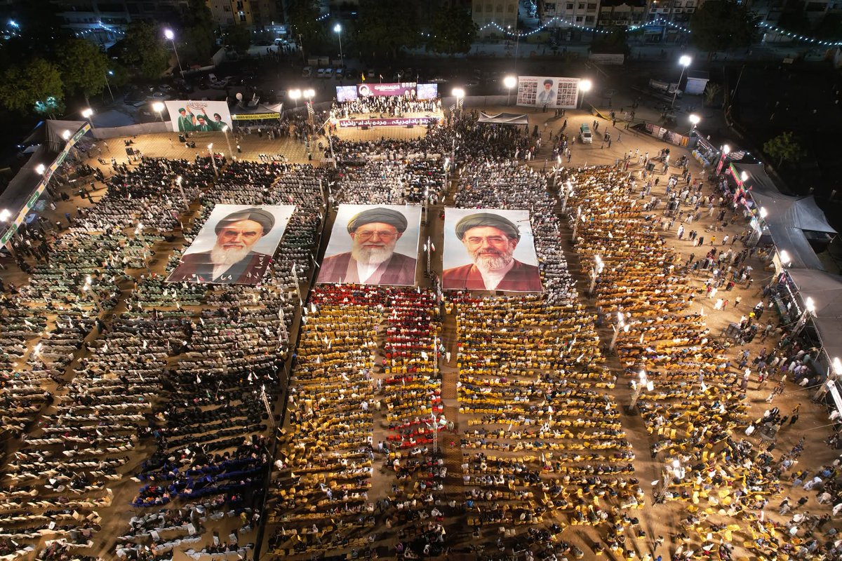 IqrarAlee112's tweet image. Last night at Nishtar Park, Karachi, #Pakistan, a large number of citizens gathered for ‘A Tribute to the Martyrs,’ honoring the legacy of Shaheed Ayatollah Sayyed Ali Khamenei. 🇵🇰❤️