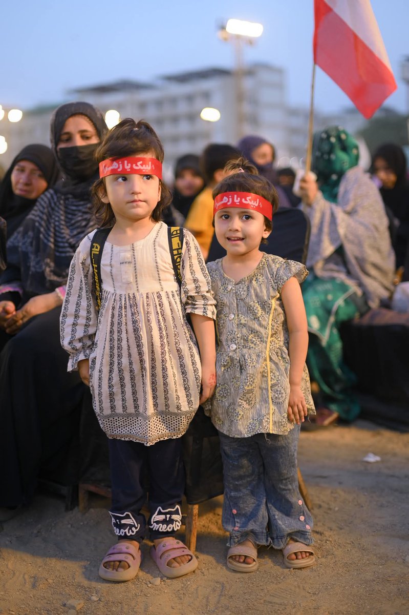 IqrarAlee112's tweet image. Last night at Nishtar Park, Karachi, #Pakistan, a large number of citizens gathered for ‘A Tribute to the Martyrs,’ honoring the legacy of Shaheed Ayatollah Sayyed Ali Khamenei. 🇵🇰❤️