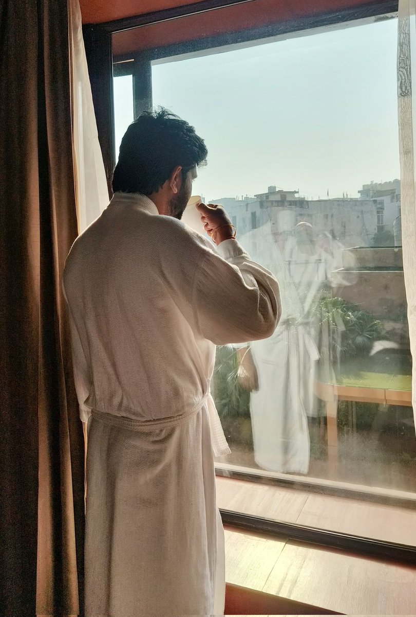 Dheersdhabhai's tweet image. मनोविज्ञान कहता है—
जब हम approval के लिए जीते हैं,
तो धीरे-धीरे अपनी पहचान खो देते हैं।
थोड़ा रुककर खुद से पूछो—
“मैं क्या चाहता हूँ?”.......
#psychology #mindset #selflove #approval