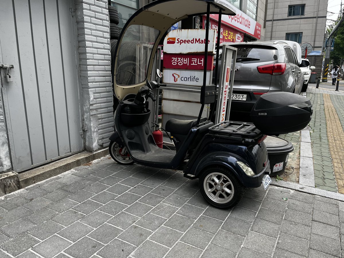 キャノピーみたいだけど車体低めでカッケー