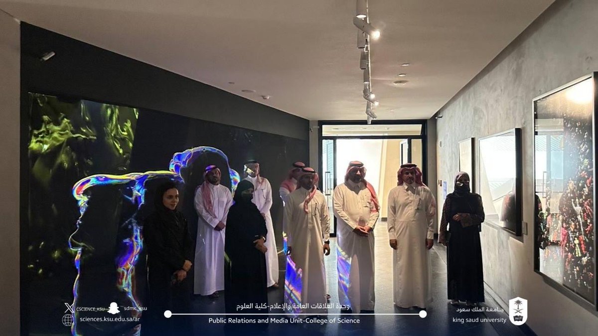 CSCIENCE_KSU's tweet photo. وفد من #كلية_العلوم بقيادة سعادة عميد الكلية أ.د/زيد العثمان يزور #متحف_الذهب_الأسود؛ للاطلاع على تجربة المتحف التي تستعرض تطورصناعة النفط وأثرها في تشكيل المجتمعات،بأسلوب عرض تفاعلي يوظف الفن والتقنية لطرح قضايا الطاقة، بما يسهم في استشراف مستقبل الطاقة في ضوء #رؤية_المملكة_2030 https://t.co/QdMDz65QDD