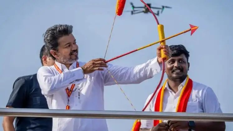 55MTQ_'s tweet photo. विजय थलापति की TVK पार्टी 103 सीटों आगे चल रही है

अब तो पक्का तमिलनाडु में मुख्यमंत्री बन रहे हैं 🔥
#ElectionResult2026 https://t.co/mPorDOJcbv