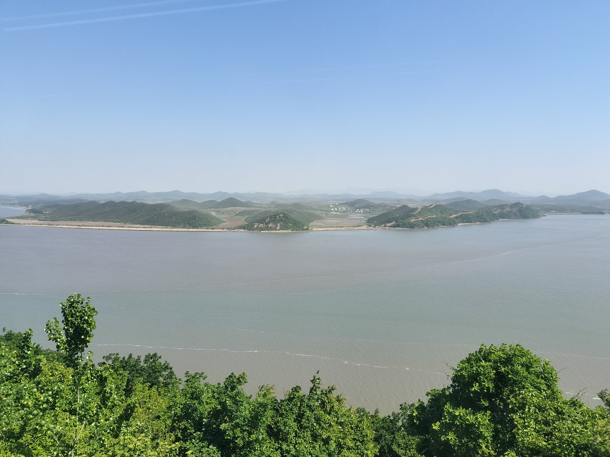 韓国と北朝鮮の国境に来ています。
対岸に見えるのが、北朝鮮です😆🤚