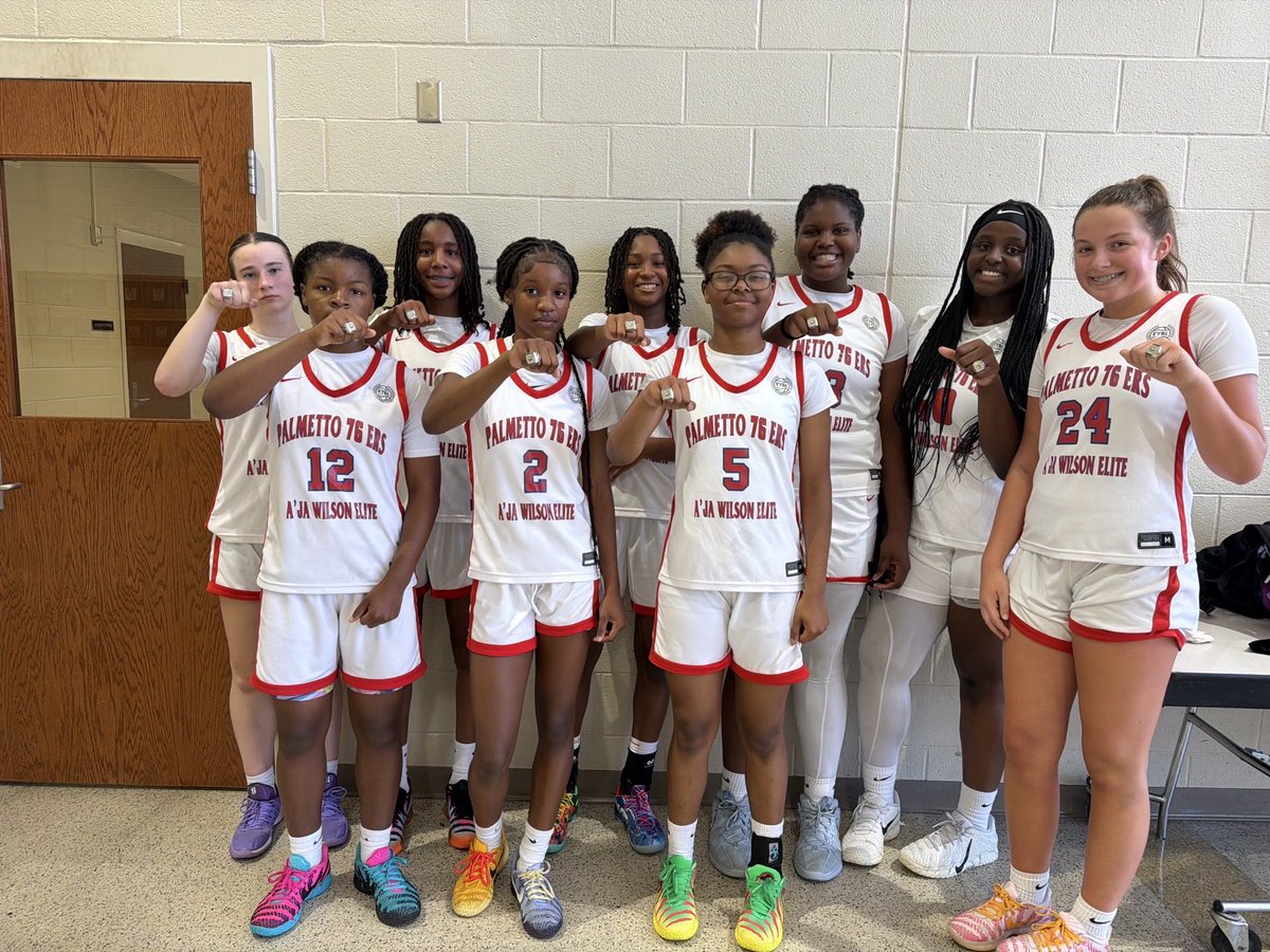 Amarihoops17's tweet photo. This squad is tough💪🏾 Congratulations ladies let’s keep it up…. Next stop New Orleans. https://t.co/laEDEgJDlN