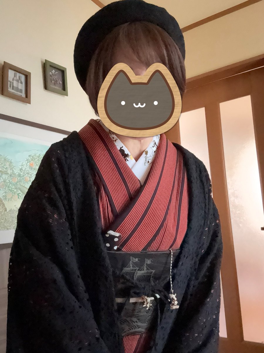 ramune_kimono1's tweet photo. おはようございます☀️
半衿と帯留、根付は猫
帯は雅星のお船 https://t.co/X5tbzIJlFC
