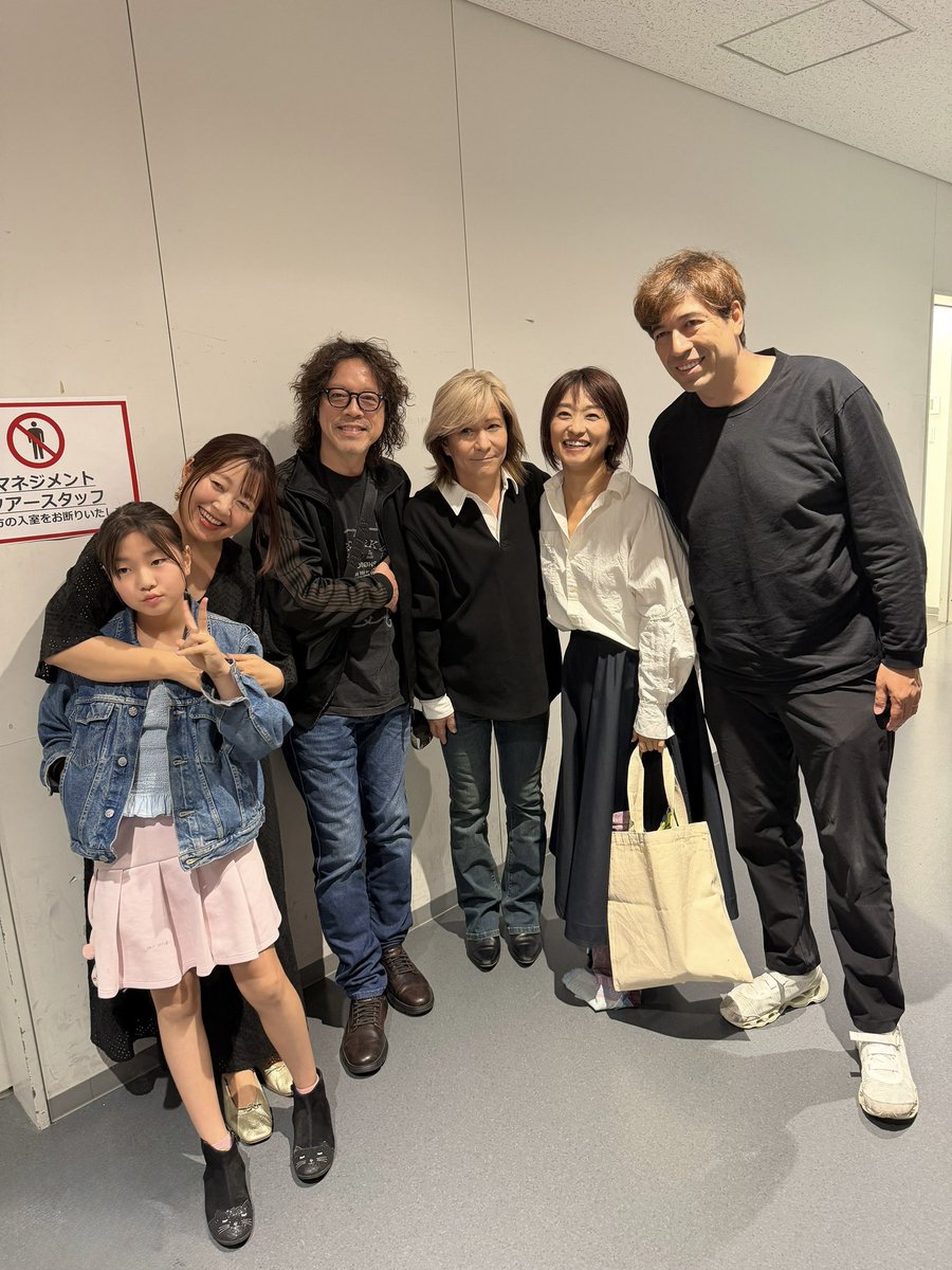miki_catgirl45's tweet image. おはようございます☀
GWも #BlueOcean 通常営業📻

#TMNETWORK TOUR 2026 QUANTUM ファイナルへ。
いつもは、踊るぜ！と臨むTMだが
今回は
「音楽をじっくりと鑑賞したい」ツアー。
最終もめちゃかっこよかった。

終演後
美雨さん親子、サッシャさん
浦沢直樹さんにもお会いでき🌏
量子もつれ、だ！