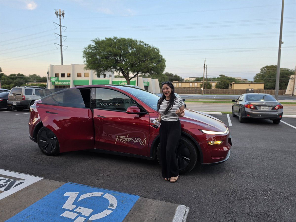 WifeofTexasTSLA tweet media