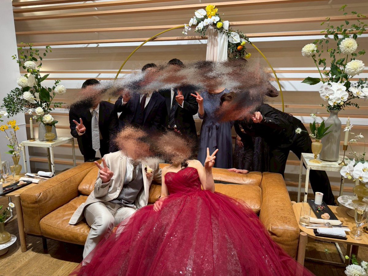 boc_5_23's tweet photo. 5月2日晴天の下無事に結婚式＆披露宴を執り行うことができました！
お世話になっている方々に囲まれての披露宴でたくさんの祝福の言葉をいただき、改めて素敵な人たちに囲まれているなぁ、自分もこういう人にならなければ、と思いました。
今後とも夫婦共々よろしくお願いします。
#結婚式 #披露宴 https://t.co/OpUBniOXQR