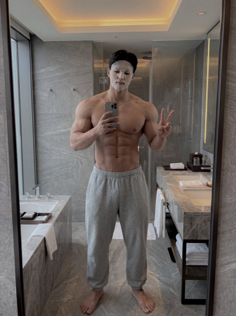 jaeyoungjoon_'s tweet image. Ending the weekend with a sheet mask 🧖🏻 What did you do this weekend?

jaeyoungjoon.com 🔥

#skincareessentials #nighttimeroutine #bedtimeroutine #bathroomselfies #mirrorpics