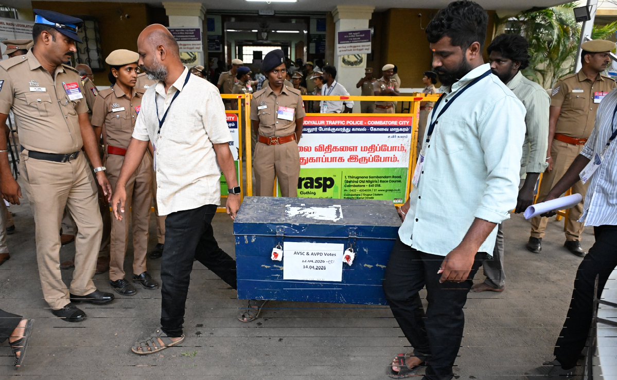 peri_periasamy's tweet image. A postal ballot box being taken for counting at the Government College of Technology, the counting centre for the #AssemblyElections in #Coimbatore, on Monday. : @peri_periasamy
 / @THChennai
 @the_hindu