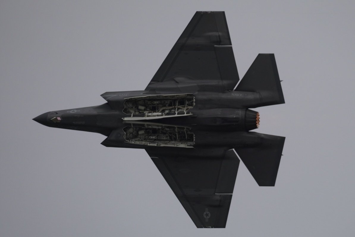 _kilo_charley_'s tweet photo. 個人的には見た目F-35Cのほうが好きかも。翼がでっかいからかな。 https://t.co/IW1QCLscjY