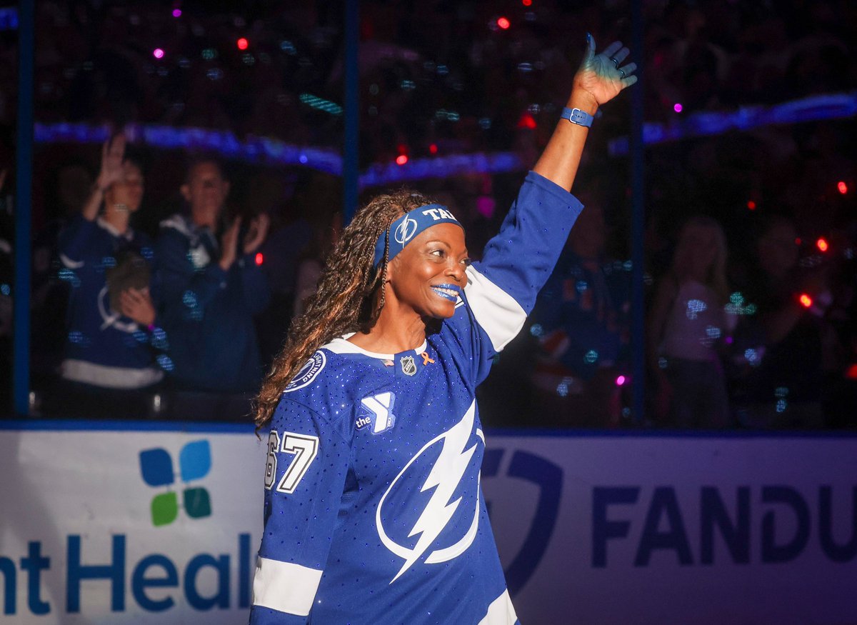 SonniSings's tweet photo. To every single TAMPA BAY LIGHTNING fan this season...
we appreciate every sacrifice, all the love and every cheer!

Thank you, for always
BEING THE THUNDER⚡️⚡️⚡️
SBK https://t.co/Fnol6Kb1l3