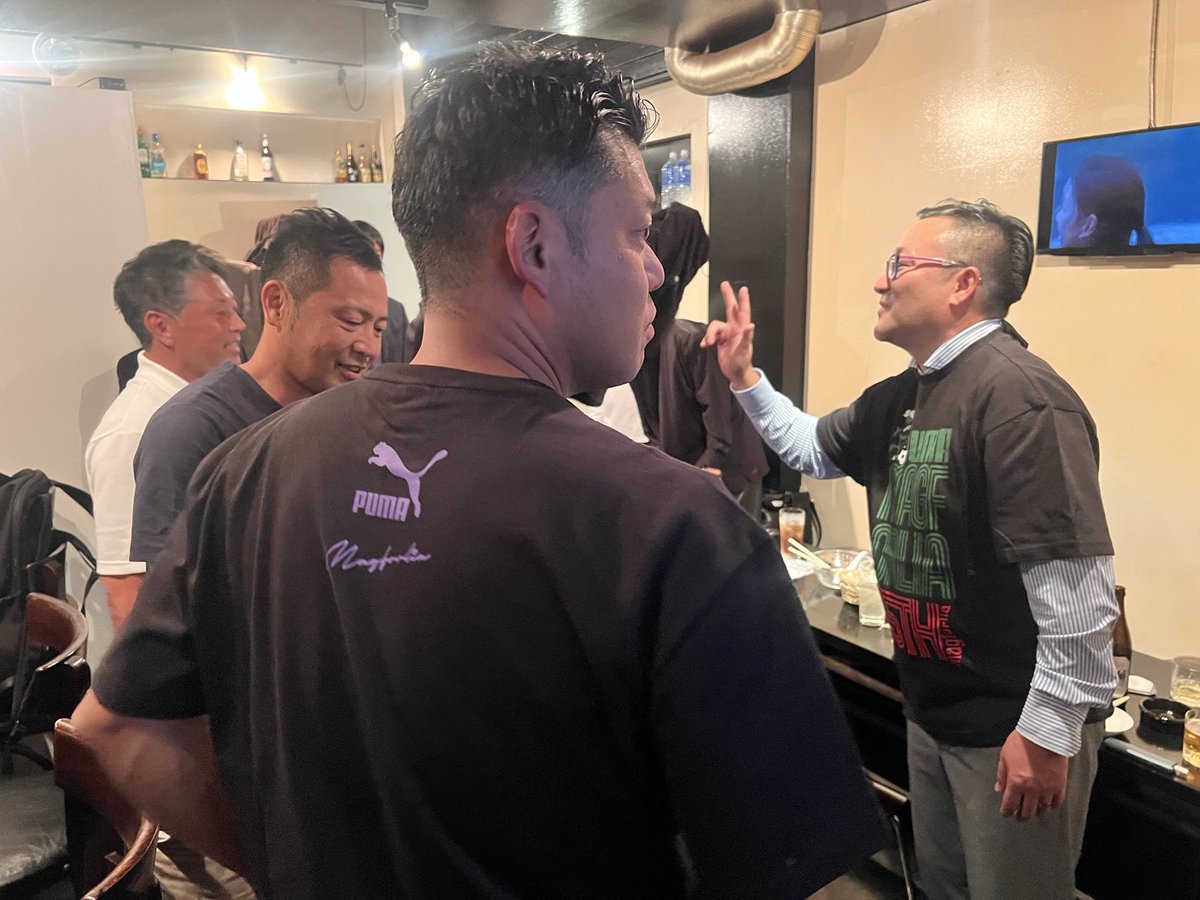 先週は、
藤枝東高校サッカー部の総会・懇親会
今週は順心高校サッカー部の後援会総会・懇親会
でした。

現場のお話が聞けて、
学び、気づきがありまくりの時間でした。

まさかの2週連続の
懇親会小杉苑からの
ラーメンバーのユニゾンで二次会。(笑)