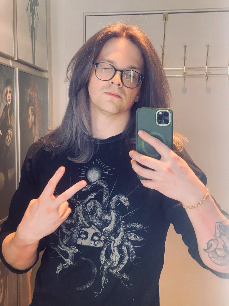 dekubrush's tweet photo. New hair time https://t.co/9JaTcSsskb