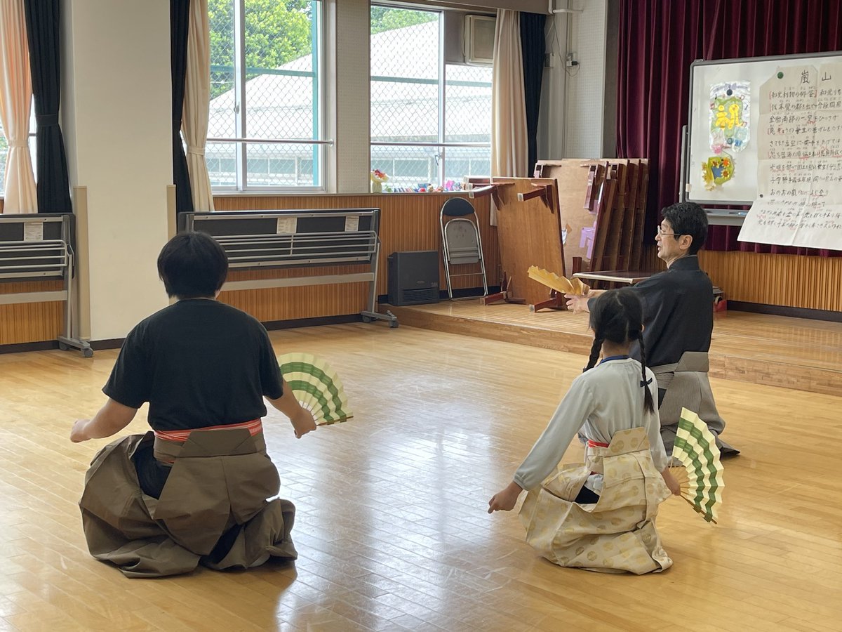 Neighboursgood_'s tweet photo. いよいよ今週末に開催を控える「阿佐谷薪能」。野外能楽堂で行う薪能は稀有でありながらも日本各地で行われていますが、「阿佐谷薪能」では、地域と繋がり子どもの教育に寄与することも目的の一つとしています。「阿佐谷薪能」としては今回で9回目となりますが、あさがや子ども能講座の歴史は先行しており、かれこれ17年間、この阿佐谷にて継続し続けております。
そんな独自の文化を残すべく、今回ドキュメンタリーを制作することにしています。本番と併せ、ぜひ楽しみにしていただけますと幸いです。