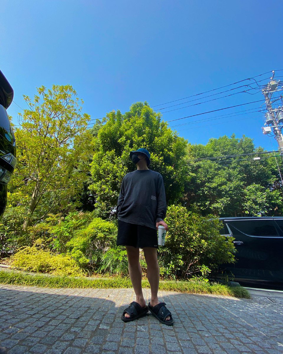 omi_mayu_cdl's tweet image. おはようございます🌞
昨日は臣足を見せてもらえてドキドキ🥹💓←
私なんかより全然脚細いわ🤣
LANDで期待しても良いですか？😍笑
IMに戻されたりスタジアムに戻されたり、感情が大忙し🤣
今日もよろしくお願いします💙
#ØMI