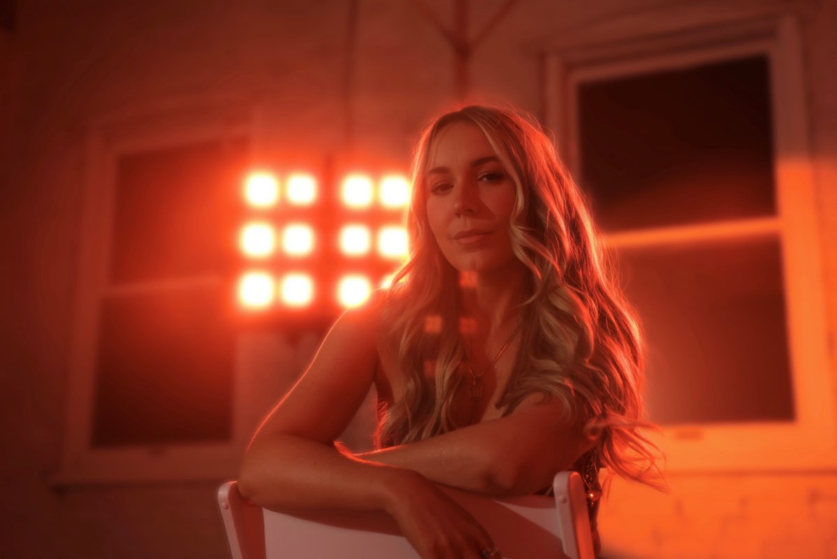 Elyse_Saunders's tweet image. right through whatever, this burning desert, I’m gonna ride it out ❤️‍🔥 #cowboyup #newmusic