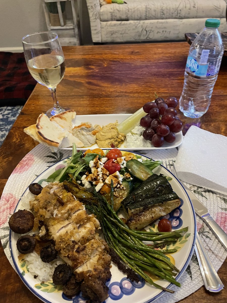 sbbumpas's tweet photo. I made baba ganoush today. Had to come up with a dinner plan. Mmmm https://t.co/EvG3KRqi49