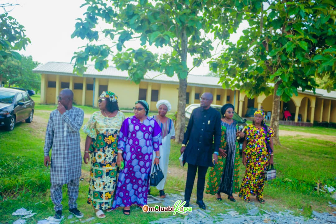 osunofficial's tweet photo. NYSC Osun State Coordinator, Mr. Ekeng Kubiangha, joined corps members for NACC Sunday service at Ede Camp, urging diligence, discipline & holistic participation. He later inspected key camp facilities to ensure a conducive environment.
#NYSC #OsunNYSC #EdeCamp #CorpsMembers #Leadership #ServiceAndDiscipline
https://t.co/5CBHly5RDN