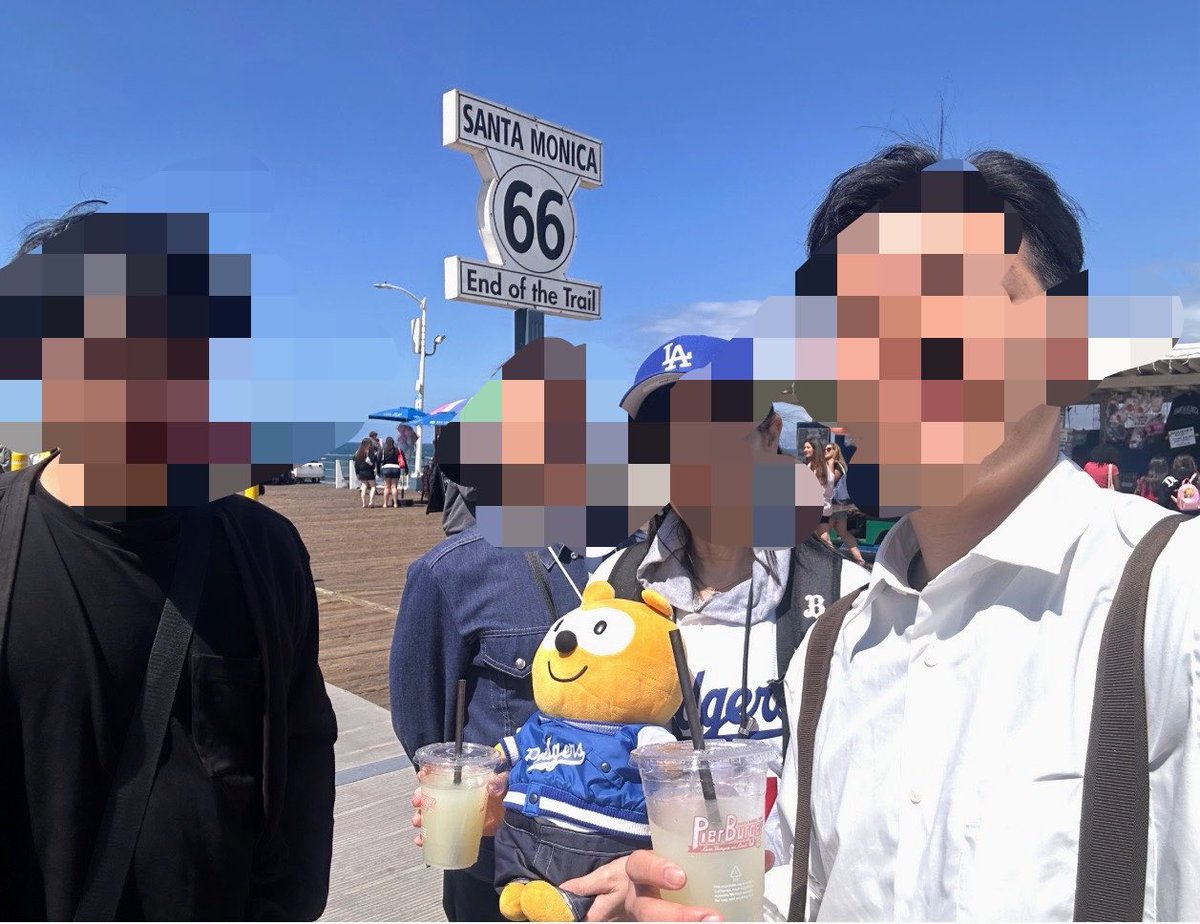 keikoh_yokohama's tweet image. 皆様お久しぶりです。

実は家族でロサンゼルス旅行✈️に行っていました。

ポンタには新しいお洋服を用意しました。

少しずつ画像あげますね。
これは機内、ホテル、Santa Monicaのものです。

#ぬい撮り
#旅するポンタ
#LosAngeles