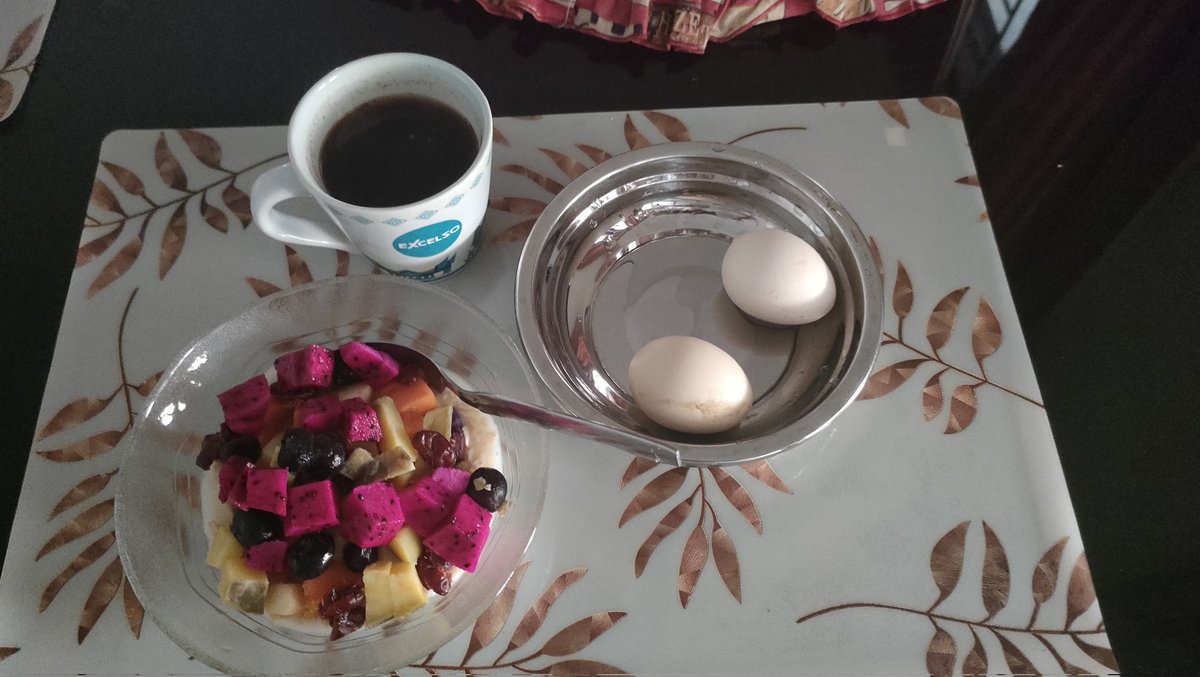 eddesign_'s tweet photo. Telat bangun, jangan sampai gak sarapan.🤯

Kopi hitam dari Excelso mengandung antioksidan dan kafein yg dapat meningkatkan fokus dan metabolisme. Selama gak ditambah gula atau krimer berlebih, ini tetap mjd pilihan minuman rendah kalori (2 kalori).

Good morning everyone.🌱🔅☕ https://t.co/oA7T8Emf15