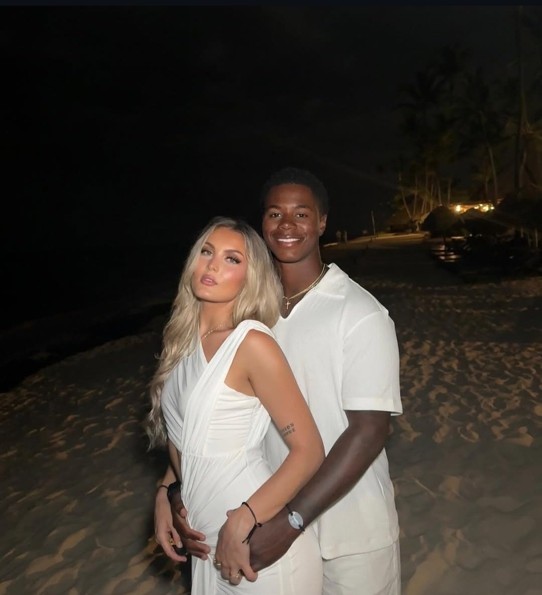 Another Black Man, with Another smokin hot Blonde White Queen‼️👸🏼🤴🏿