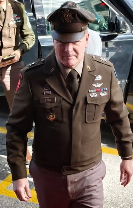 GroverLuca2701's tweet photo. SEGURIDAD Y DEFENSA🇧🇴
La buena noticia de la semana es la visita de los altos mandos militares del #COMANDO_SUR🇺🇲 a Bolivia
La segunda y tercera es la sigue improvisación del ministro de Gob ha creado una unidad que ya fue creada antes sin realizar estudios,diagnósticos
🇺🇲🤝🇧🇴 https://t.co/9JKdHkX5QX