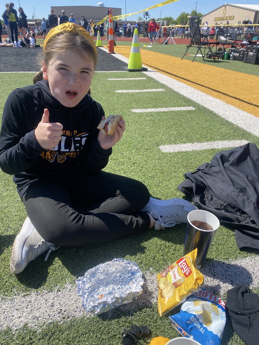 TYS4_g's tweet photo. Blessed to have this side kick with me all day to bring home 2 KCI Track Championships! https://t.co/TfEVdtDtY0