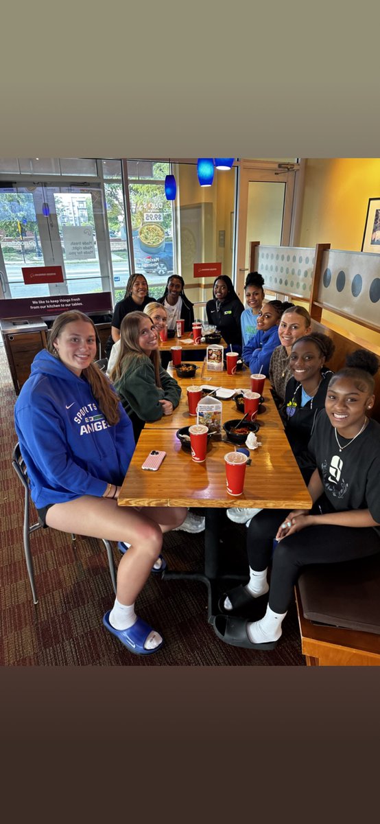 Tori_Harvey23's tweet photo. Went 2-1 at @SelectEventsBB Midwest at Pacers Arena….. only loss was to arguably best team in the country

@NikeGirlsEYBL Session II in New Orleans up next 

@SCA_OH @BrooksHall33 @CoachFantan @2027SCA @KC_GBB @BobGreenburg @ETNreisenweber https://t.co/d9uAlV8dVO